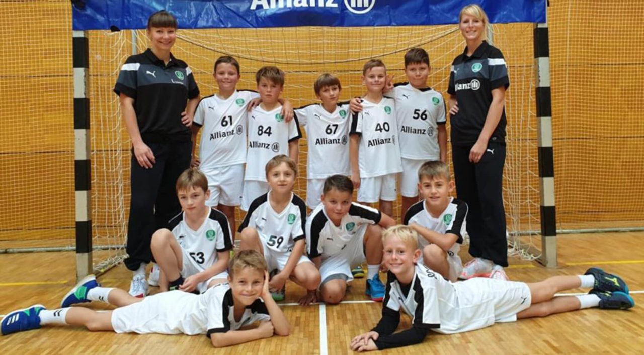 Dominik Klein & the German Handball National Team Signed a Jersey