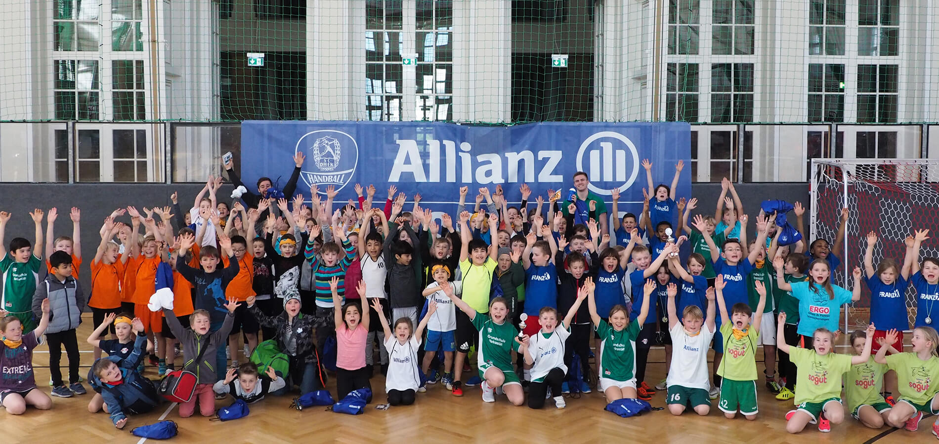 Kindersportkonzept Jubelnde Kinder