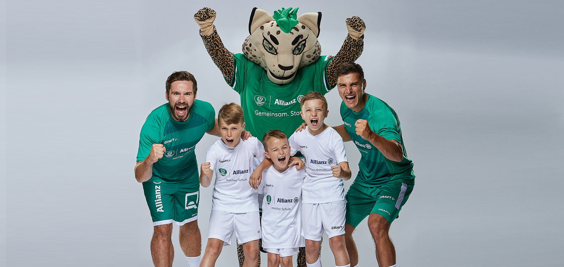 Allianz Handball Schule Eine Spielszene. Gegner versuchen den Ball zu stehlen